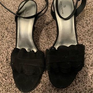 Womens black heel shoe. Size 10